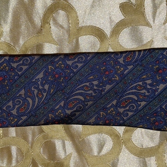 VGUC - Adolfo Red 100% Silk w/Blue, Red & Grey Stylish Men’s Tie - Picture 2 of 4